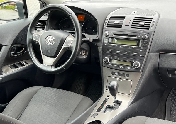 Toyota Avensis cena 26999 przebieg: 214299, rok produkcji 2009 z Darłowo małe 277